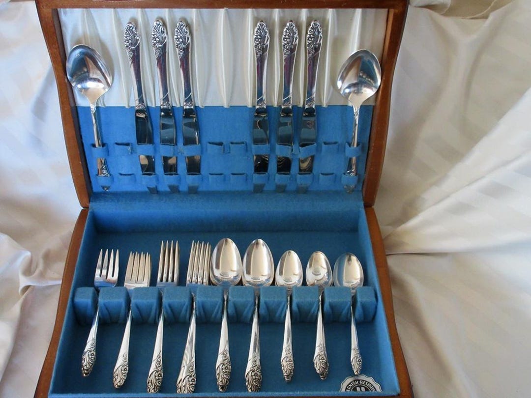 39 Pcs Silverplate Ser/6 of ONEIDA Community in EVENING STAR