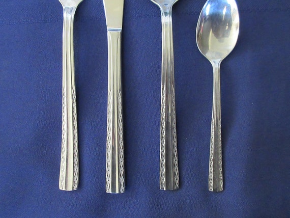 Cucchiaio da dolce | Modello Bari | Realizzato in acciaio inox 18/10 | Blister 2 Unitá | Leroy