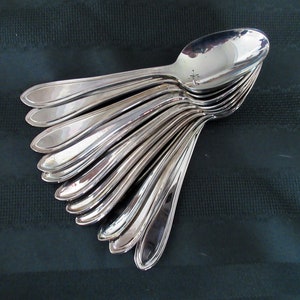 12 Silverplate TEASPOONS from Victor/International in a nice Traditional Pattern with OUTLINED HANDLE Good Condition image 1