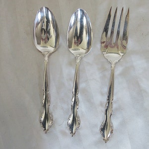 3 Silverplate SERVING Pcs Fork/Spoons from INTERNATIONAL Deep Silver in the WAKEFIELD Pattern Shaped Handles w/Scrolls on EdgevTip Good Cond