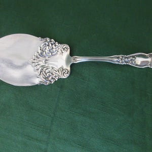 Elegancki antyczny solidny nóż do ciast/serwer do ciast/ciast z posrebrzanego ostrza firmy Rogers Silverware/sztućce w kolorze pomarańczowym z kwiatową końcówką, dobry stan