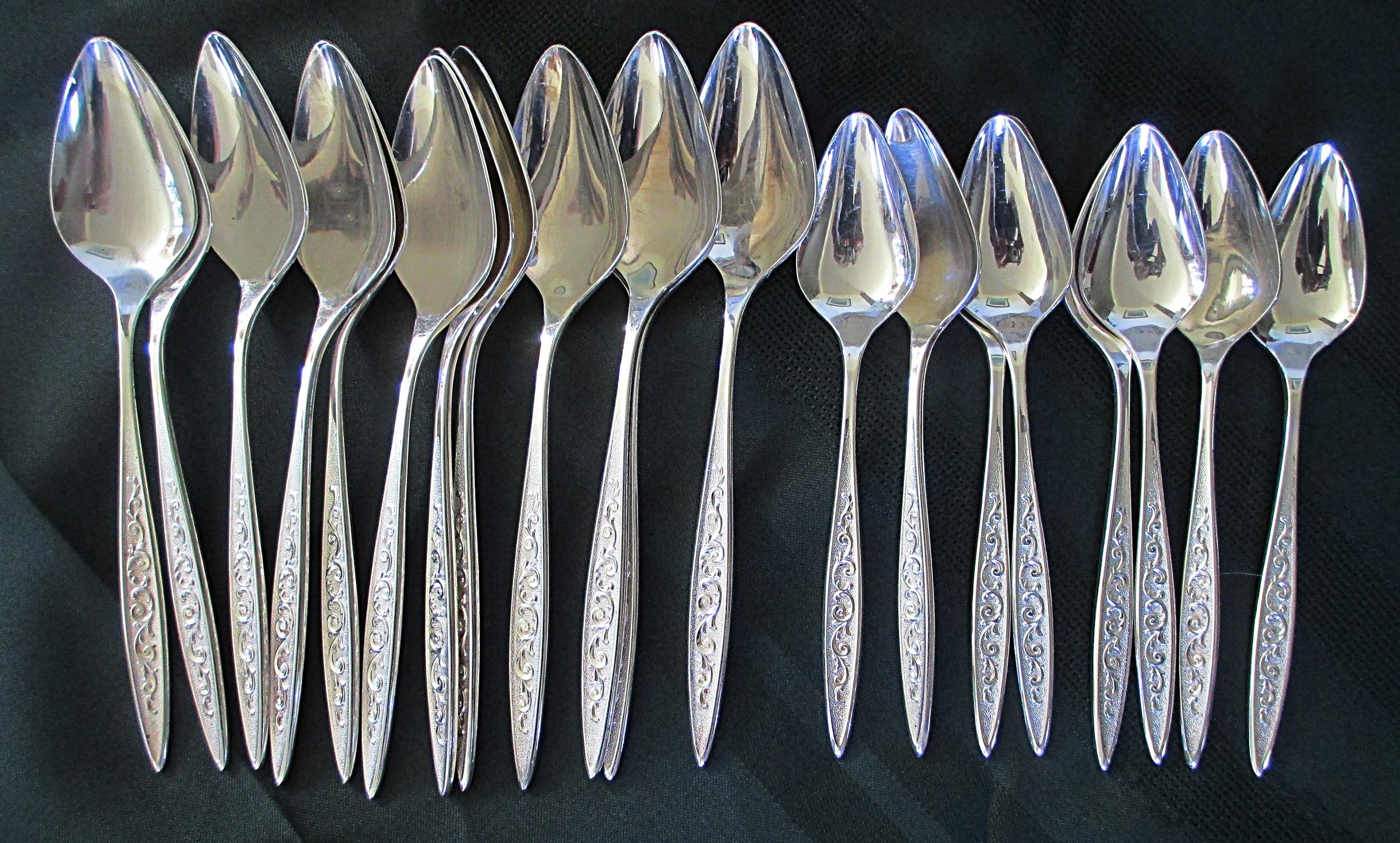 43 Pc Service for 12 FLAIR 1847 Rogers Bros Silverplated Flatware w/ BOX