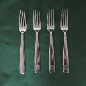 4 Rostfreie Essgabeln von ONEIDA Deluxe Rostfreie Besteck in ANNAHEIM Muster Blume auf Bands mit Blumen und Punkten Guter Zustand