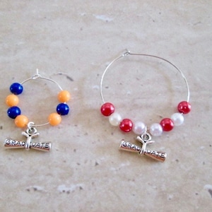 Wine Glass Charms set di 3 marcatori di bevande Vino Regalo Barware Compleanno Festa di nozze Favore, Laurea, Vet Tech, Corona, Scuola, Medico, Infermiera