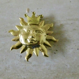 Lapel Pin Gold Sun, Medical, Nurse,Pediatric,ER,Icu,Nicu,Hospital,Office,Pinning Ceremony,Graduation