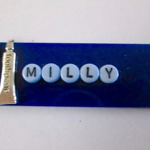 Namensschild ID Badge Benutzerdefinierte Magnet oder Pin mit Zahnbürste, Zahnpasta Charm Personalisieren, Zahntechnik, Zahnarzt, Büro, Kieferorthopäde, Zähne