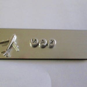 Nombre tag ID insignia pin personalizado o magnet respaldo con encanto de avión personalizado ,oficina, aerolíneas, piloto, administrar, reserva, volar