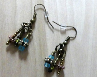 Boucles d'oreilles pendantes en perles vert turquoise : Laiton et fil de cuivre enveloppés