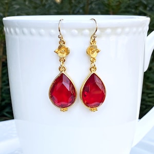 Pendientes de oro rosa con forma de lágrima roja rubí, 2 pulgadas de largo