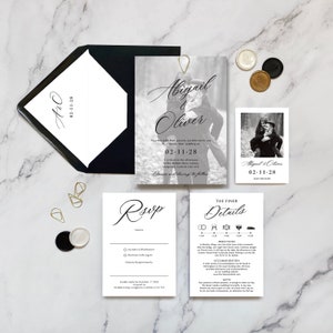 Faire-part de mariage Abigail avec photo en noir et blanc. Faire-part de mariage. Invitations photo de fiançailles. Faire-part de mariage minimaliste simple classique.