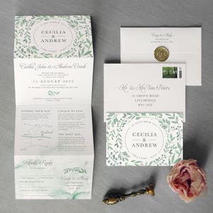 Secret Garden - Invito a nozze Concertina Greenery e Save the Date. Inviti a nozze primaverili, con eucalipti e vegetazione rustica della foresta