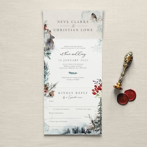 Winter-Weihnachtshochzeits-Einladung. A Winter's Tale - Einladungen zur Hochzeit. Schneeflocken, Weihnachten, Beeren, Reif, Hirsche, Nebel