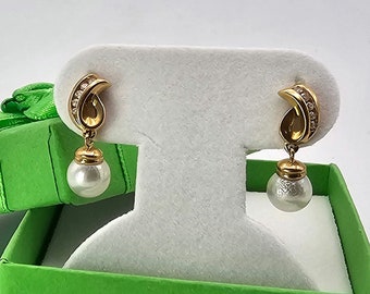 Pearl and Diamond Earrings in 14kt Yellow Gold, Vintage Estate Jewelry, Bridal Jewelry, Item w #3663