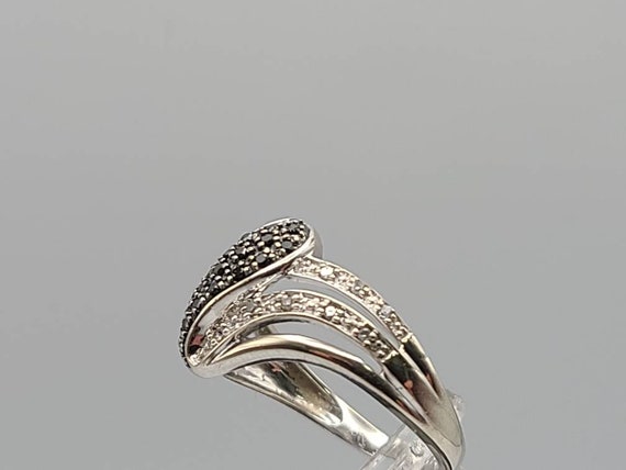 Black and White Diamond Twist Ring in 10kt, White… - image 7