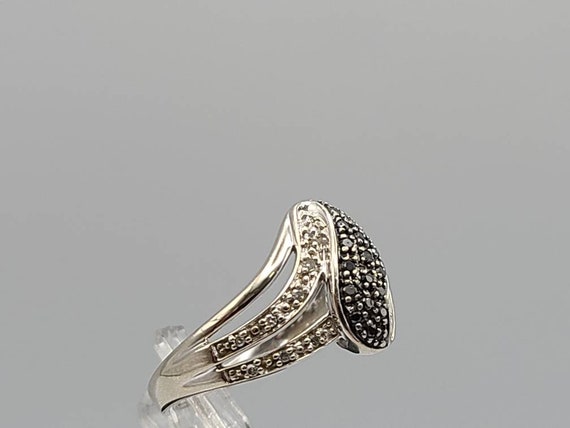 Black and White Diamond Twist Ring in 10kt, White… - image 6