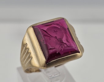 Vintage 10k Yellow Gold Warrior Intaglio Ring – Carved Red Glass Cameo, Gladiator Design, Size 11.5, Estate Jewelry, w#2456