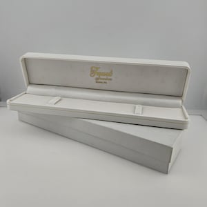 Vintage Faust Jewelers Bracelet Box, Gold Trim White Leatherette Bracelet Display Storage Box, w#1123
