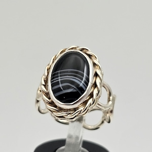 Black and Gray Agate Ring in 925 Silver, Modernist Jewelry, Vintage Estate Jewelry, Gift for Her, Size 6.25, W#806