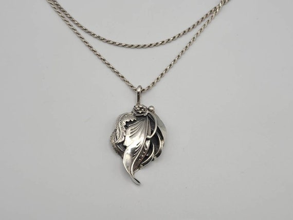Les baker shop jewelry