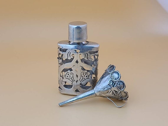 Vintage Refillable Perfume Bottle and Funnel in 9… - image 1
