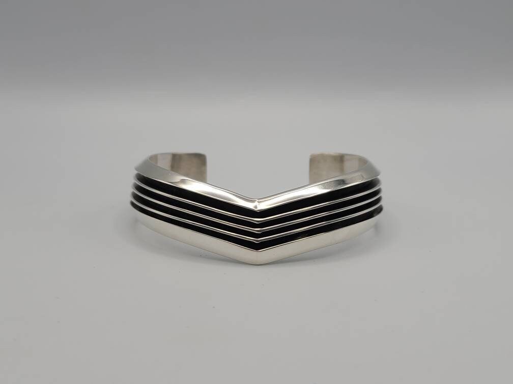 TOM HAWK 6 LINE BANGLE NAVAJO Tom Hawk - Etsy