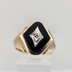 Vintage Black Onyx Diamond Ring 10k Yellow Gold Textured Diamond Shaped Onyx Ring with Diamond Accent, Size 8.75, Estate Jewelry, W#323