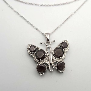 ヴィンテージ ゴールデンシーン サファイア バタフライ ネックレス：925 スターリングシルバー - 6.55 カラット - エステートジュエリー