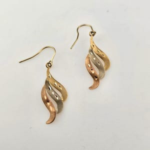 Vintage 14k Tri Gold Swirl Earrings – Diamond Cut Satin Finish Dangle Earrings, Estate Jewelry, w#3417