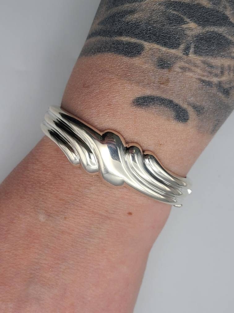 ヴィンテージ！Silver Wavy Cuff ブレスレット ヴィンテージ！Silver Wavy Cuff ブレスレット - メルカリ