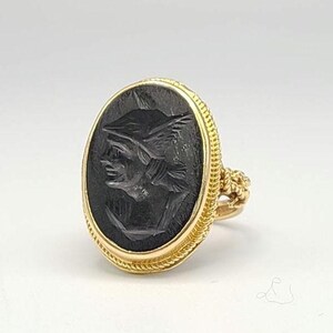 Vintage 22k Yellow Gold Black Onyx Intaglio Ring