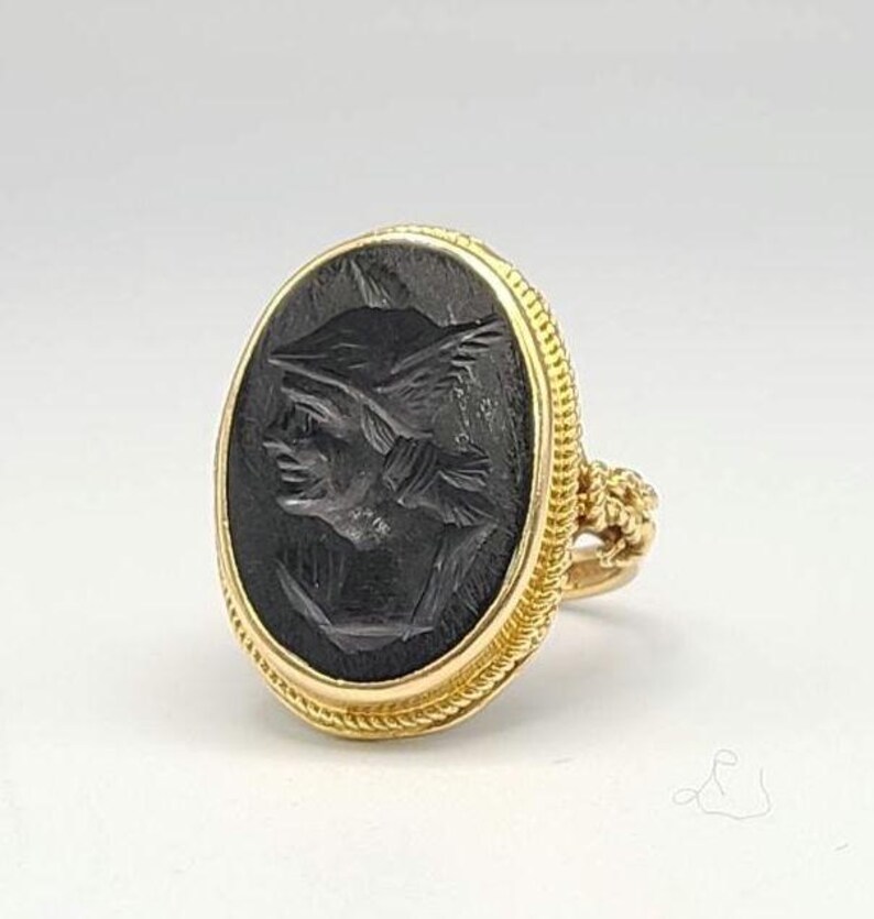 Vintage 22k Yellow Gold Black Onyx Intaglio Ring