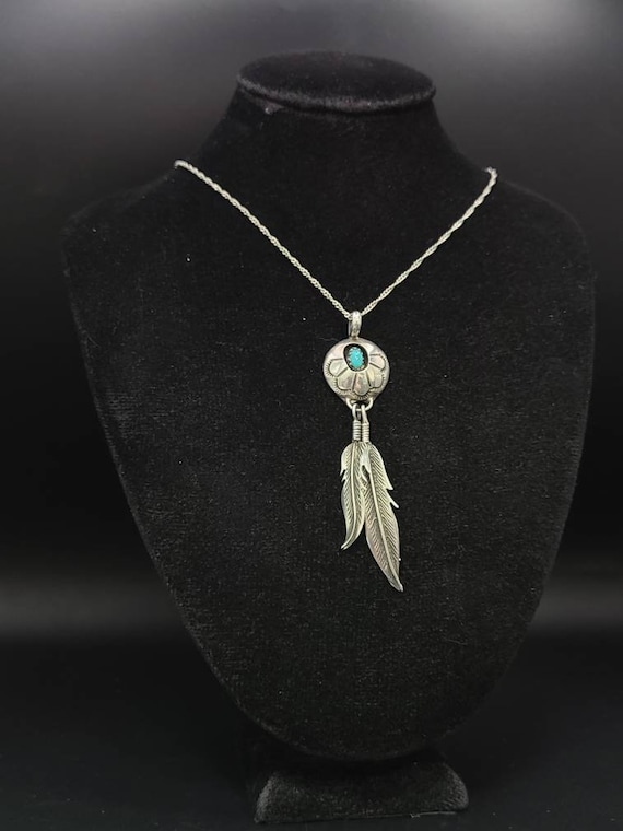 Outstanding Vintage Native American Navajo Sterling Silver Shield Feathers Collar Necklace Outstanding Vintage Native American Navajo Sterling Silver Shield Feathers Collar Necklace