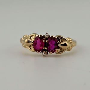 Vintage Ring mit Perle und synthetischem Rubin: 14k Gelbgold - Größe 9,5 - Kombischmuck
