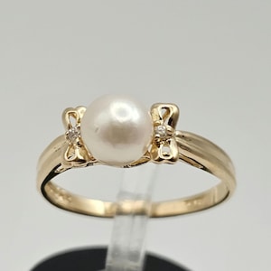 Vintage Pearl and Diamond Ring in 14kt Gold, Vintage Pearl Ring, June Birthstone, Gift for Her, Estate Jewelry, Size 6.75 Item w#1466