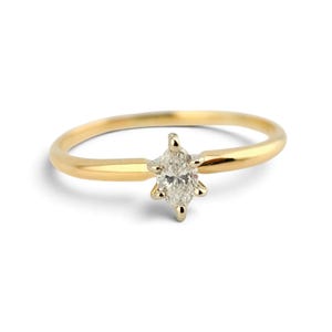 Anillo solitario vintage de oro amarillo de 14k con diamante talla marquesa, talla 8.25.