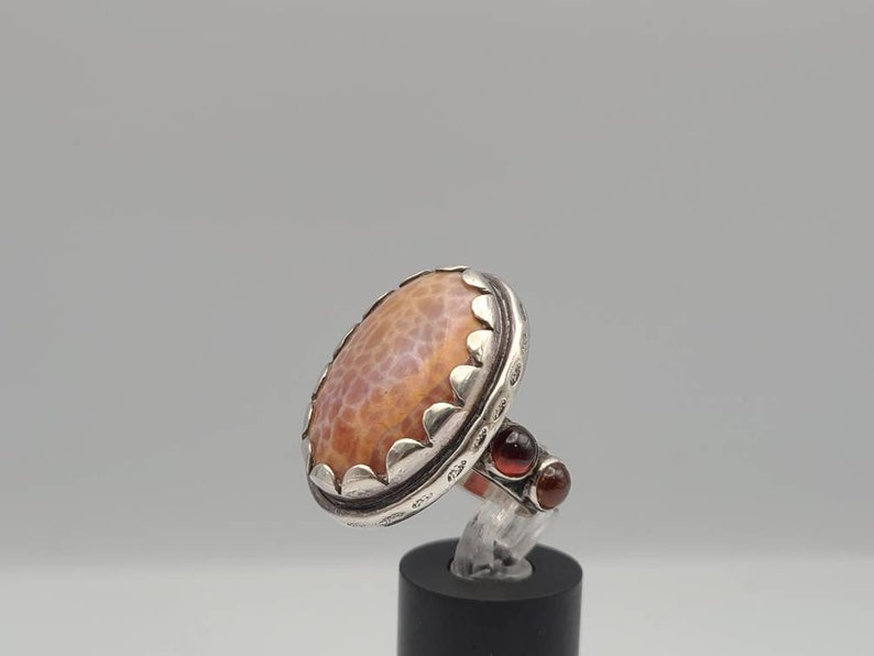 Vintage Amy Kahn Russell Sterling Shell and Garnet Ring | Size 7 ...