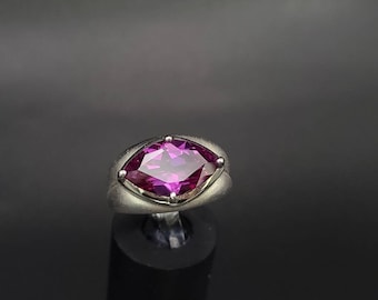 Fancy Cut Amethyst Gemstone Ring in 925 Silver, February Birthstone Ring, Vintage Estate Jewelry, Size 7 Item w#1179