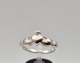 Vintage 925 Silver Celtic Claddagh Ring, Traditional Irish Ring, Promise Ring, Vintage Estate Jewelry, Size 11, Item w#2753