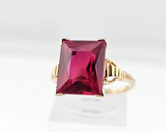 Vintage 10k Yellow Gold Rectangular Red Glass Ring - Size 7.5 - Estate Jewelry
