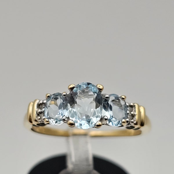 Aquamarine and Diamond Ring in 10kt Yellow Gold, 2.12ct. t.w. Aquamarine Gemstone, March Birthstone Ring, Size 8, Estate Jewelry, w#1232