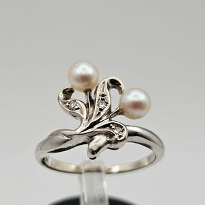 Pearl and Diamond Ring in 14kt White Gold, Floral Motif Ring, June Birthstone Ring, Vintage Estate Jewelry, size 5, w#3361