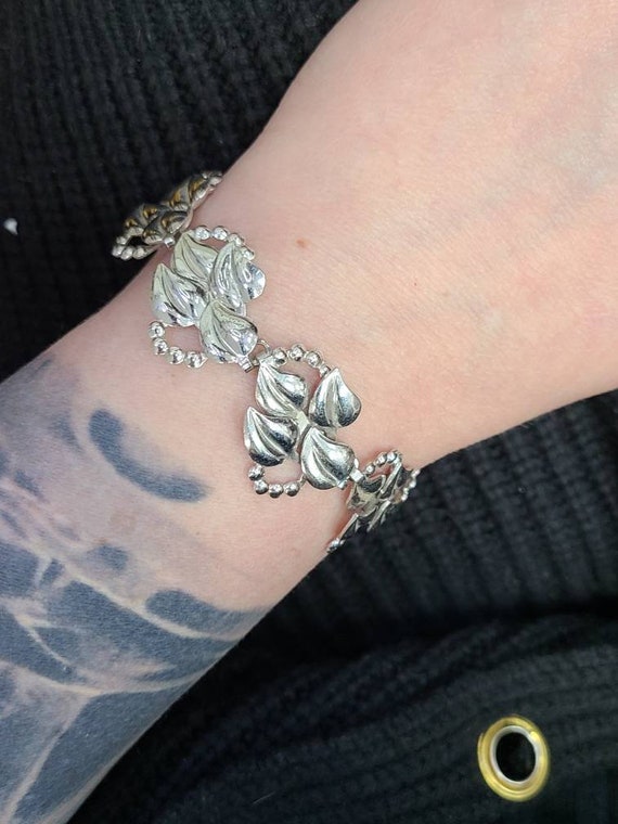 Vintage leaf vine design Gem