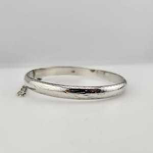 Vintage 925 Sterling Silver Hinged Bangle Bracelet – Etched Design, Round Shape with Safety Chain, Estate Jewelry, w#2884