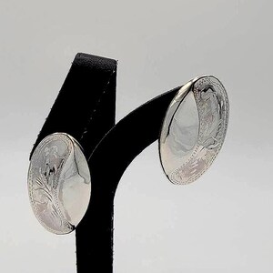 Vintage 925 Sterling Silver Etched Oval Earrings -  Estate Jewelry