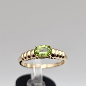 Peridot Ring in 14kt Yellow Gold, East-West Set, Oval Cut, Peridot Gemstone, August Birthstone Ring, Vintage Ring, Estate, Size 9, w#3064