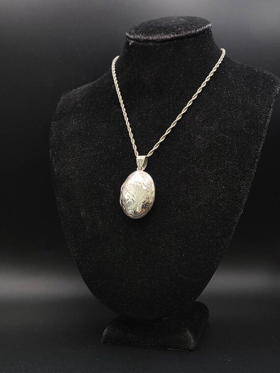 Vintage locket necklace Gem