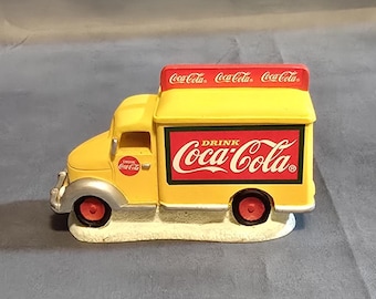 コカコーラデラックスデリトラック 限定版ヴィンテージ 1997 コークス New 1997 Coca-cola Deluxe Delivery Truck Pedal Vehicle - Etsy