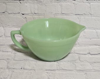 1940's Fire King Jadeite Green Glass Mixing Bowl With Handle And Spout