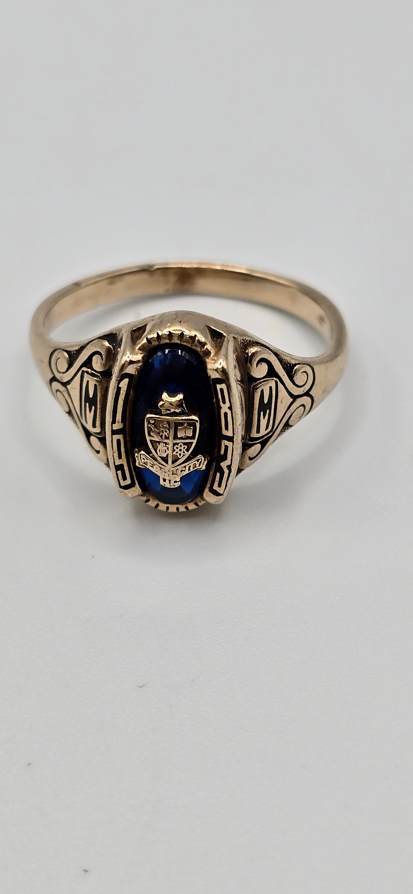 1983 10K Gold Ladies Class Ring From Pearl City Highschool