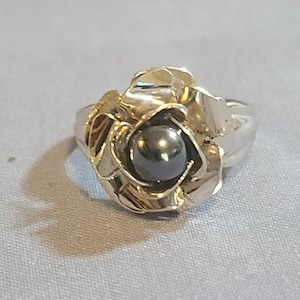 Pre 1990&#39;s Sterling Silver Flower Ring with Faux Black Pearl Size 4 1/2